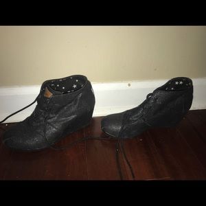 Tom booties